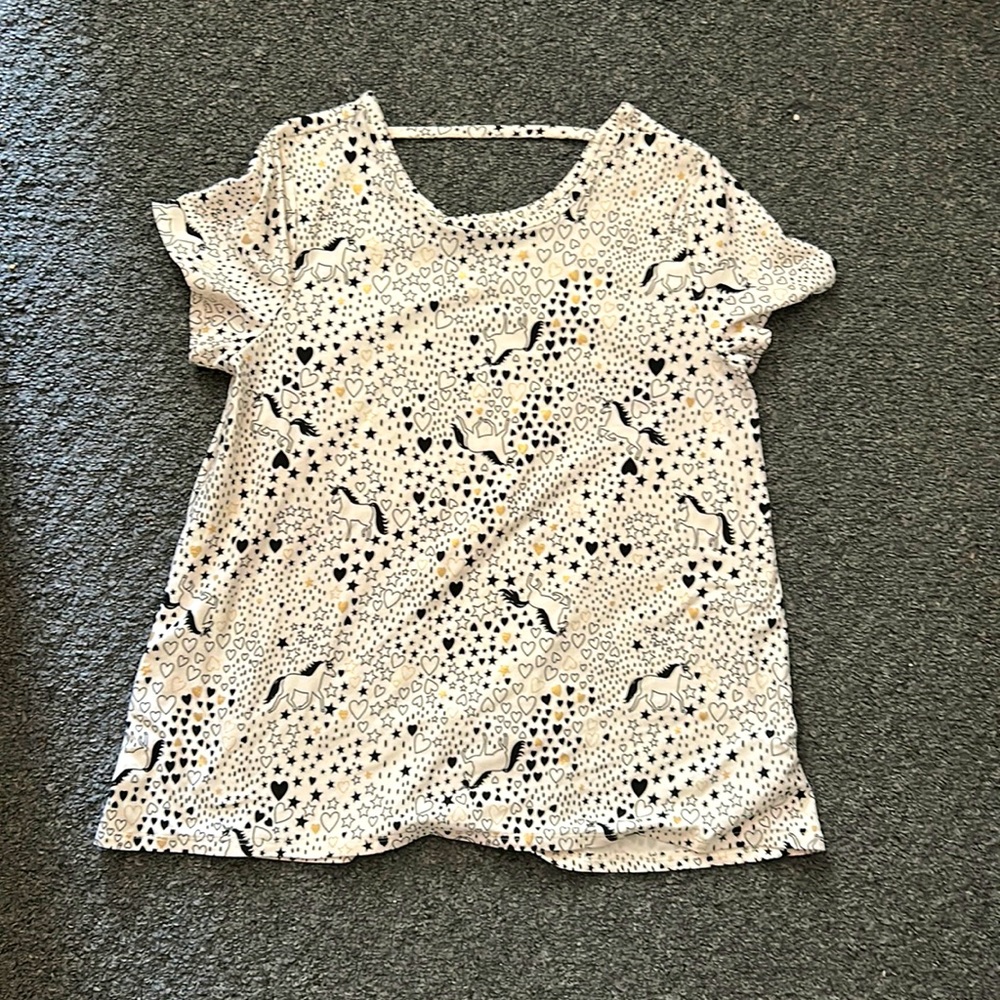 Black and gold unicorn soft Walmart kids shirt size XXL in kids